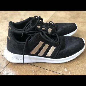 Women’s Adidas tennis shoes